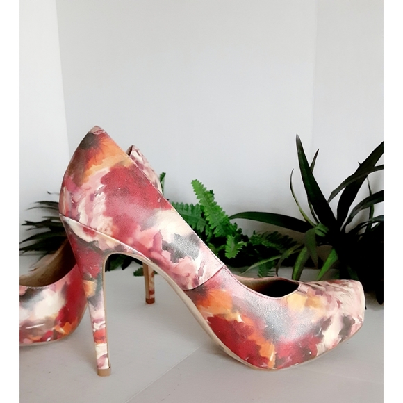 Bcbgeneration Washed Floral Parade Platform Pump - Picture 3 of 14